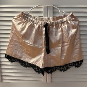 Short satin pijama Size M. New. Champagne / cream